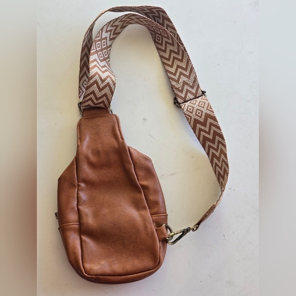 Sling Bag Brown Crossbody Pockets Credit Card Holder Zippers Faux Leather Lined - Picture 6 of 15